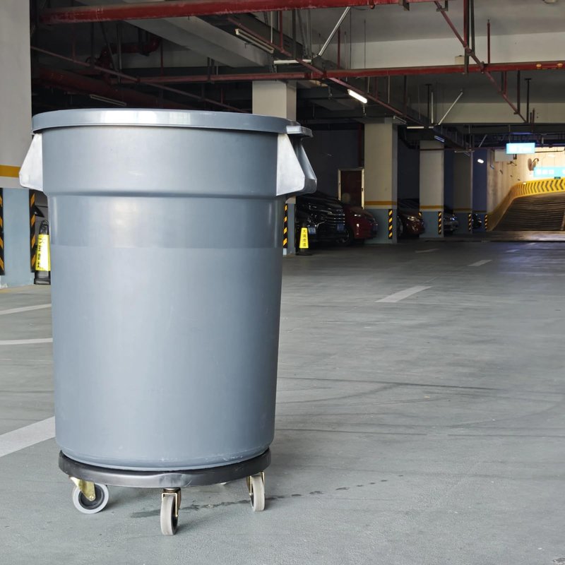 Cosogreen 32 Gallon Outdoor Trash Can with Lid and Wheels, Removable Wheels and Sturdy Handle Outdoor Trash Can for Outdoors, Hospitals, Garages, Backyards and Yards (Grey)