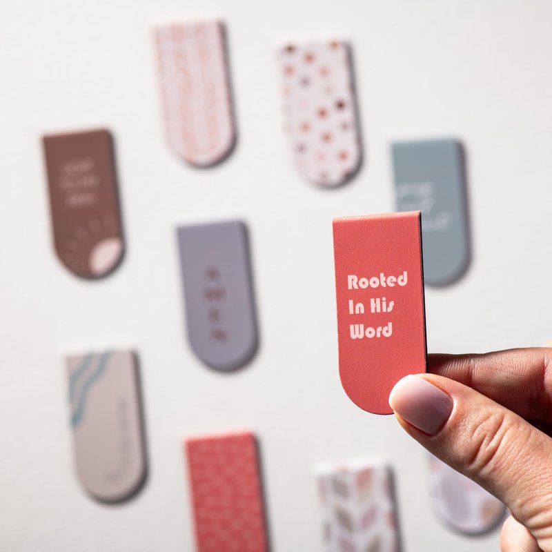 DiverseBee Magnetic Bible Bookmarks - 5 Pack Magnetic Book Marks for Reading Women, Men and Kids, Page Markers, Bible Study Supplies and Christian Gifts, Bible Accessories (Pray)
