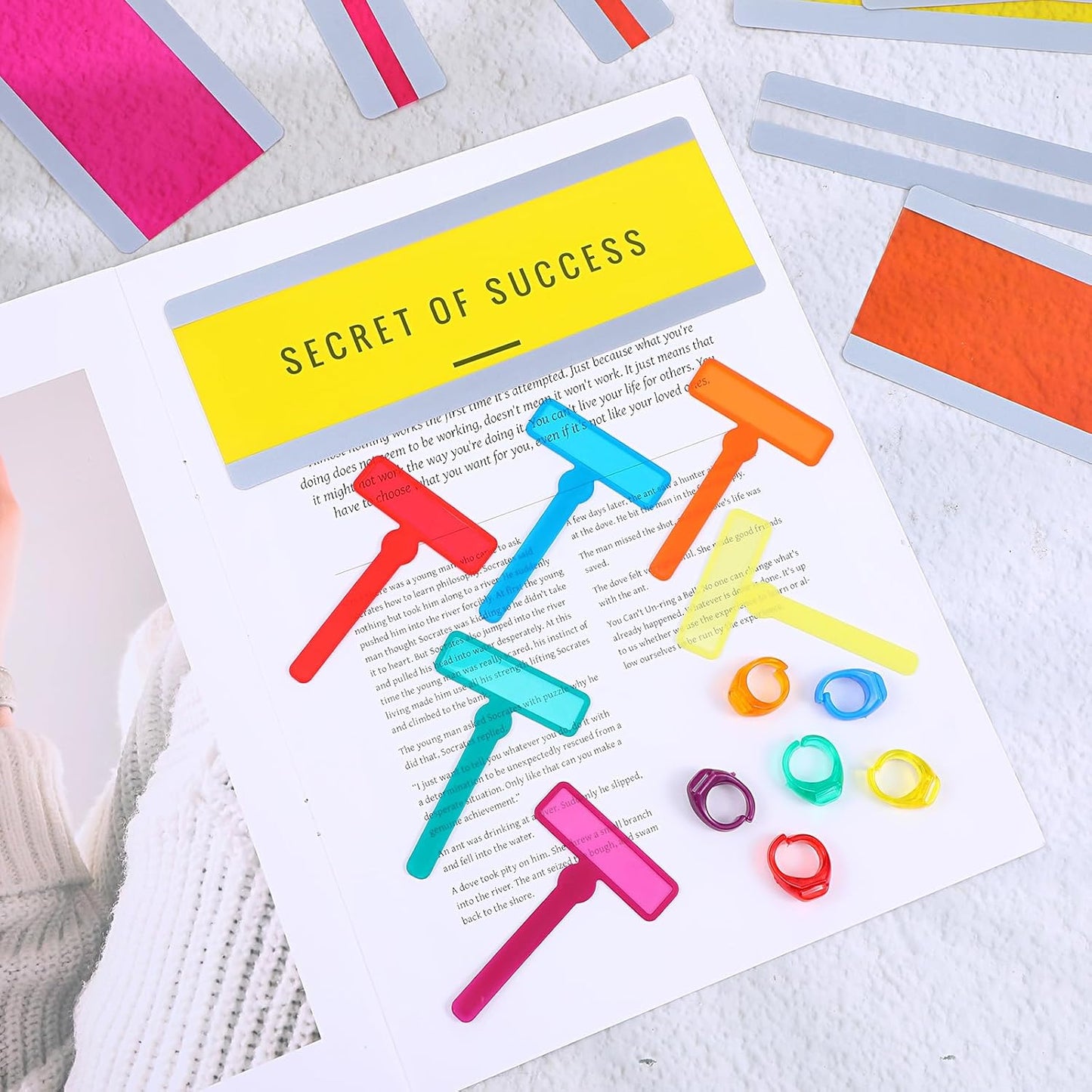 Skiennix Guided Reading Strips - 8 Colorful Text Overlays with 6 Finger Highlighters for ADHD & Early Readers