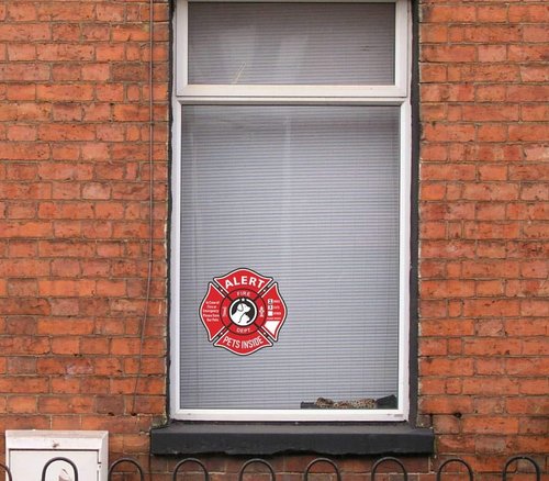 Pet Alert Stickers by PetSafe - Emergency Rescue Window Decals | 6 Pack with Bonus Wallet Card & Key Tag