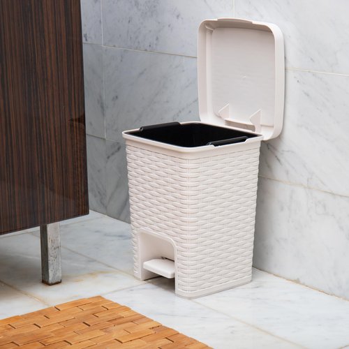 Mind Reader Trash Can, 5.5L (1.5 gal) Capacity, Bathroom Decor, Hands Free Lid, Square, 7.75" L x 7.75" W x 11" H, Ivory
