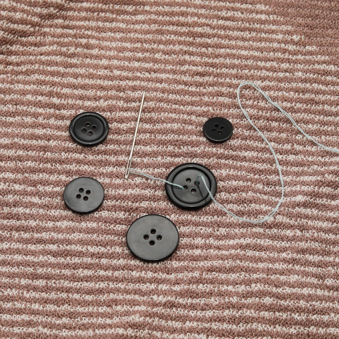 Lilaly 100 pcs Black Buttons for Crafts, 5 Sizes Mixed Round Sewing Buttons for Clothes, Suitable for for DIY Crafts, Coats, Shirts, Pants, Shorts
