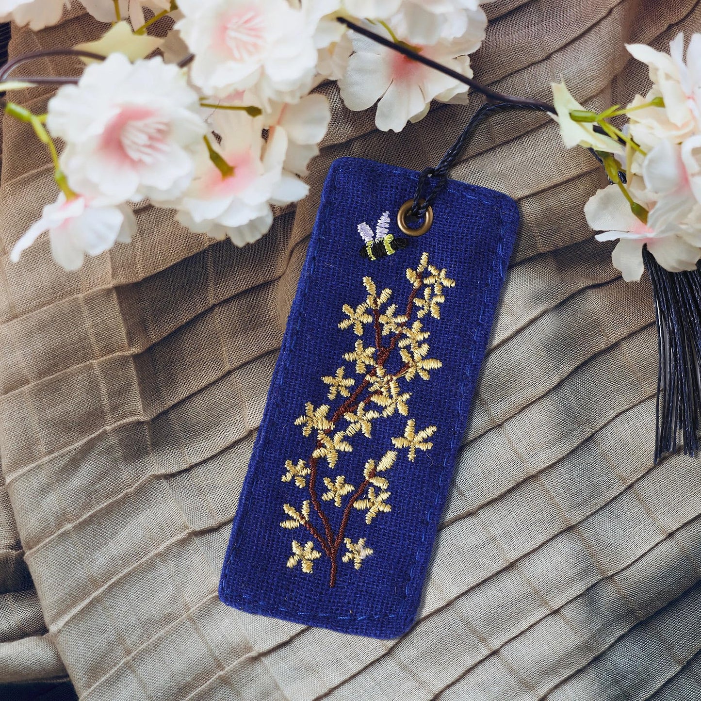 Skyygemm 5 Pcs Floral Embroidered Bookmarks with Tassels for Women Cute Handmade Flower Bookmark Bulk Linen Hand Embroidered Bookmark, Unique Book Lovers Gifts for Women Reading Lovers