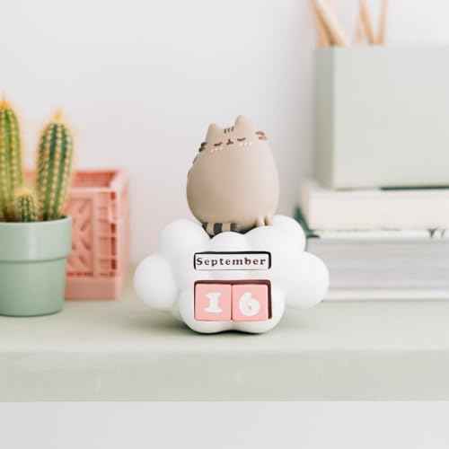 Official Pusheen Calendar | Pusheen Merchandising | Pusheen Gifts | Pusheen Figure | Kawaii Stuff | Pusheen Plush