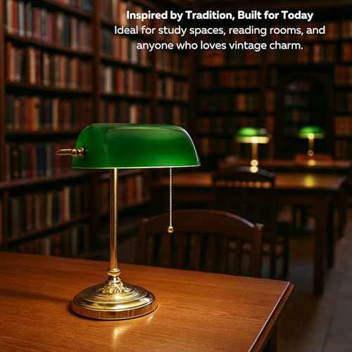 LIGHTACCENTS Traditional Banker¡¯s Desk Lamp with Green Glass Shade and Brass Base ? Classic Desk Lamp with Pull Chain, Office Lighting, Vintage Style Reading Light