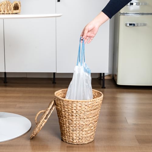 Small Trash Can with Lid, 4 Gallon Waste Basket with Lid, Round Wicker Waste Basket, Handwoven Lidded Trash Can for Bathroom, Bedroom, Kitchen, 2 Pack