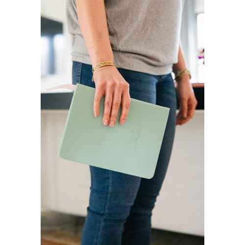 momAgenda Desktop Planner for Busy Moms with Space to Organize Schedules and Appointments for Up To Four Children- 18 Month Calendar (July 2025-August 2026) (Blush Python)