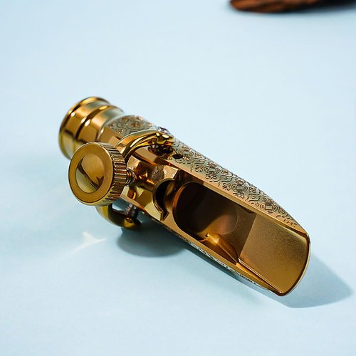 LibertyTone alto saxophone mouthpiece is meticulously crafted from high-precision brass and comes in three professional sizes: 6, 7, and 8, catering to diverse playing requirements. (Alto NO.7)