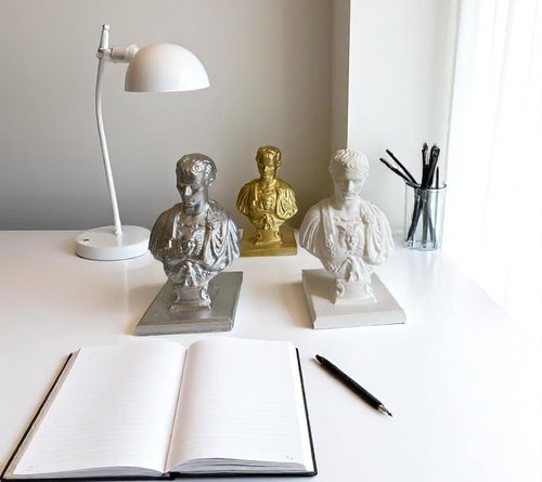 Resin 14 Compartments Ides of March Pen Holder - Resin Julius Caesar Ides of March Pen and Pencil Holder - Julius Caesar Funny Bust Statue - Pen for Desk Teacher Office Organizers - Gift,Decor. (GRAY)