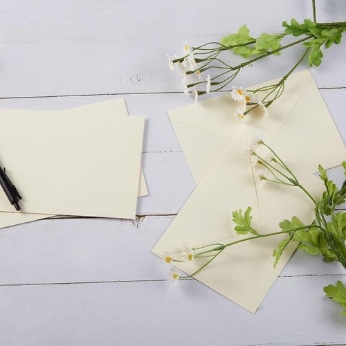 Colorful A7 Envelopes - 100 Pack for Greeting Cards | Perfect for Birthdays, Weddings & Baby Showers (Cream, 5.24 x 7.24 Inches)