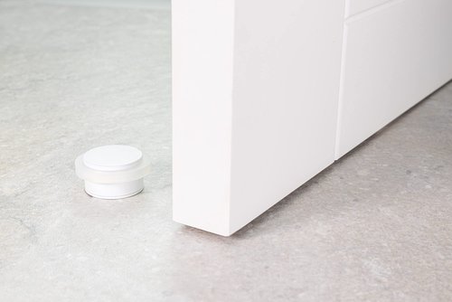 EVI Herrajes | White Door Stop | Modern Design | H:0.82“ - W:1.37” | Adhesive or Screw Installation Included | Natural Silicone Protection | Floor Door Stop