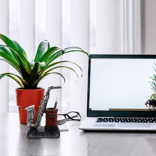Makeup Decor Resin Pen Holder Saxophone Statue Pencil Cup Musical Pen Holder Makeup Holder Office Desktop Organizer Container Bookshelf Decoration Dresser Decor