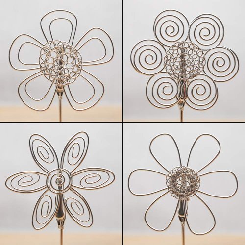 4 pcs Cute Flower Table Card Memo Holder Stand, Photo Clips Holder Desk Stand for Memo Paper Note Monmory Photo Christmas Wedding Number Card Display with Colorful Metal Base