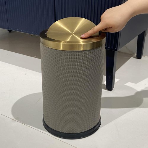 YOJIA 2.4 Gallon Bathroom Trash Can with Lid, Pu Leather Modern Garbage Can, Round Decorative Waste Basket, for Near Desk, Powder, Bedroom, Hotel, Office, Home (9L-Checked Grey)