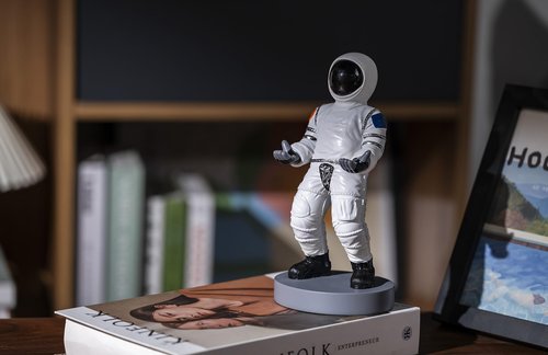 CYXStar Astronaut Mobile Phone & Pen Holder, Device Stand, Desk Organizer Decorative Pencil Holder (White&Black)
