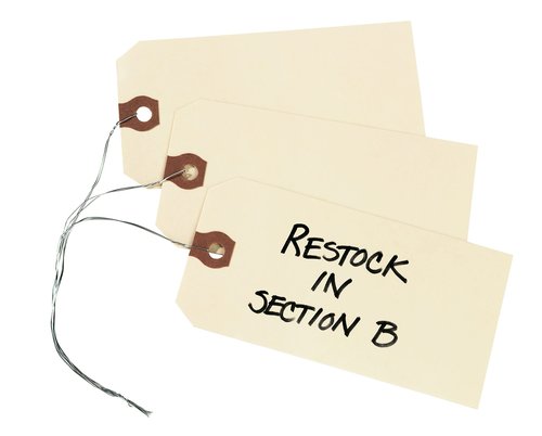 Avery Shipping Tags with Wire, 11.5 pt. Stock, 2-3/4" x 1-3/8", 1,000 Manila Hang Tags (12601)