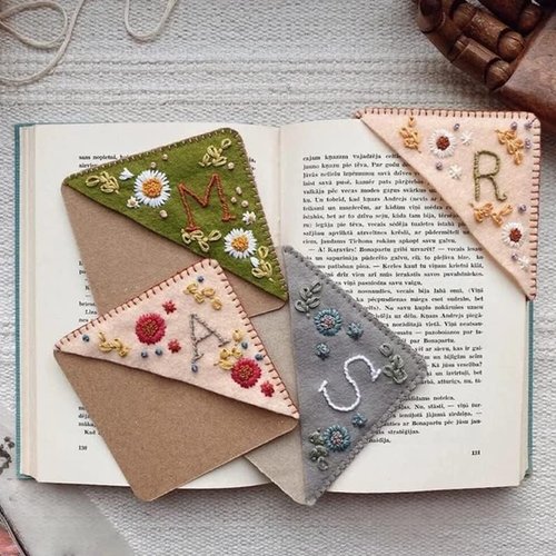 MOTEERLLU Personalized Hand Embroidered Corner Bookmark - A-Z Initials for Book Lovers | 3.74" Size