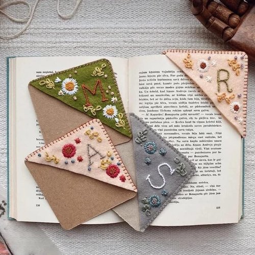 Personalized Hand Embroidered Corner Bookmark,Felt Triangle Page Stitched Handmade Bookmark,Unique Cute Flower Letter Embroidery Bookmarks Accessories for Book Lovers