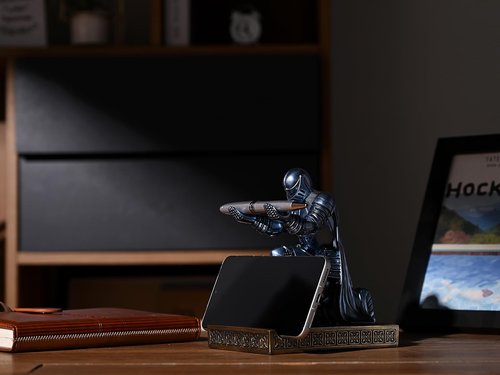 CYXStar Windbreaker Soldier Knight Pen Holder Personalized Desk Accessory, Mobile Phone & Gaming Controller Holder, Device Stand Gift for Medieval Enthusiasts (Blue)