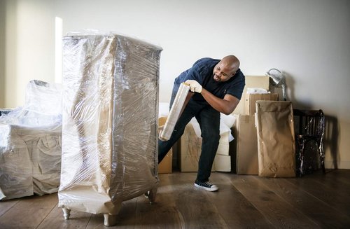 International Plastics Co. 18" Stretch Film/Wrap 1500 feet 7 Layers 80 Gauge Industrial Strength up to 800% Stretch 20 Microns Clear Durable Adhering Packing Moving Heavy Duty Shrink Film Box of 4