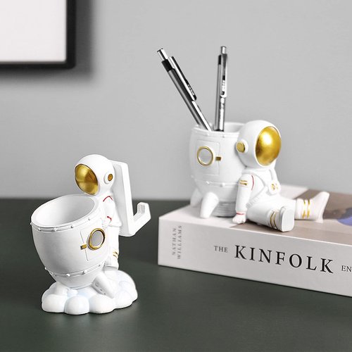 Jaugufiy Resin Astronaut Sculpture Pen Holder Pencil Organizer Cosmetic Brush Holder Decorative Pen Box Makeup Brush Pot (B)
