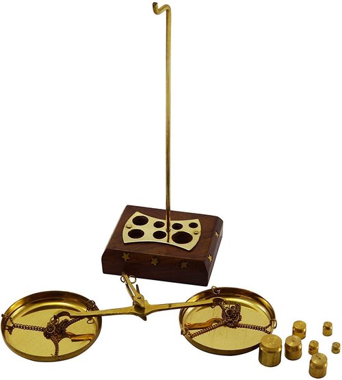 MAANVISH Old Traditional Goldsmith Weight (tarazu) showpiece Brass Weighing Scale Balance Justice Law Scale Decoration Nautical Home Decor Scale Small Brass Weight Scale
