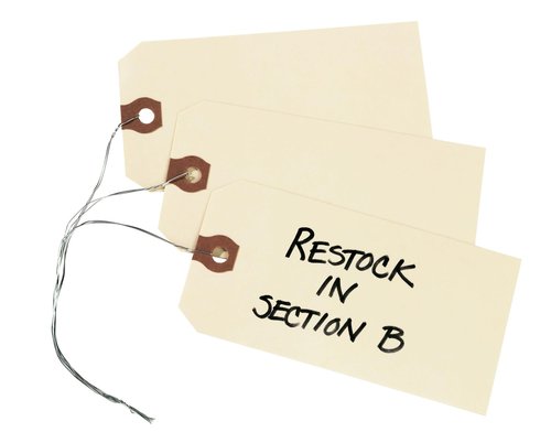 Avery Shipping Tags with Wire, 11.5 pt. Stock, 6-1/4" x 3-1/8", 1,000 Manila Hang Tags (12608)