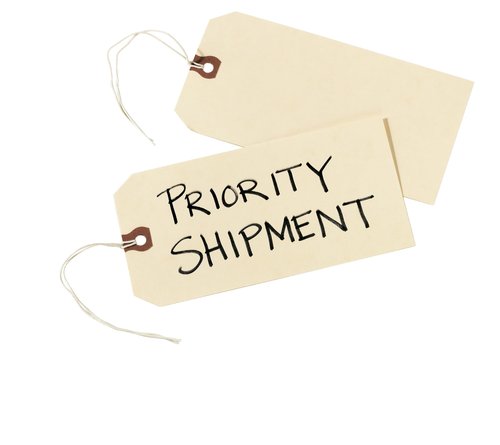 Avery Price Tags with String Attached, 11.5 pt. Stock, 6-1/4" x 3-1/8", 1,000 Manila Hang Tags (12508)