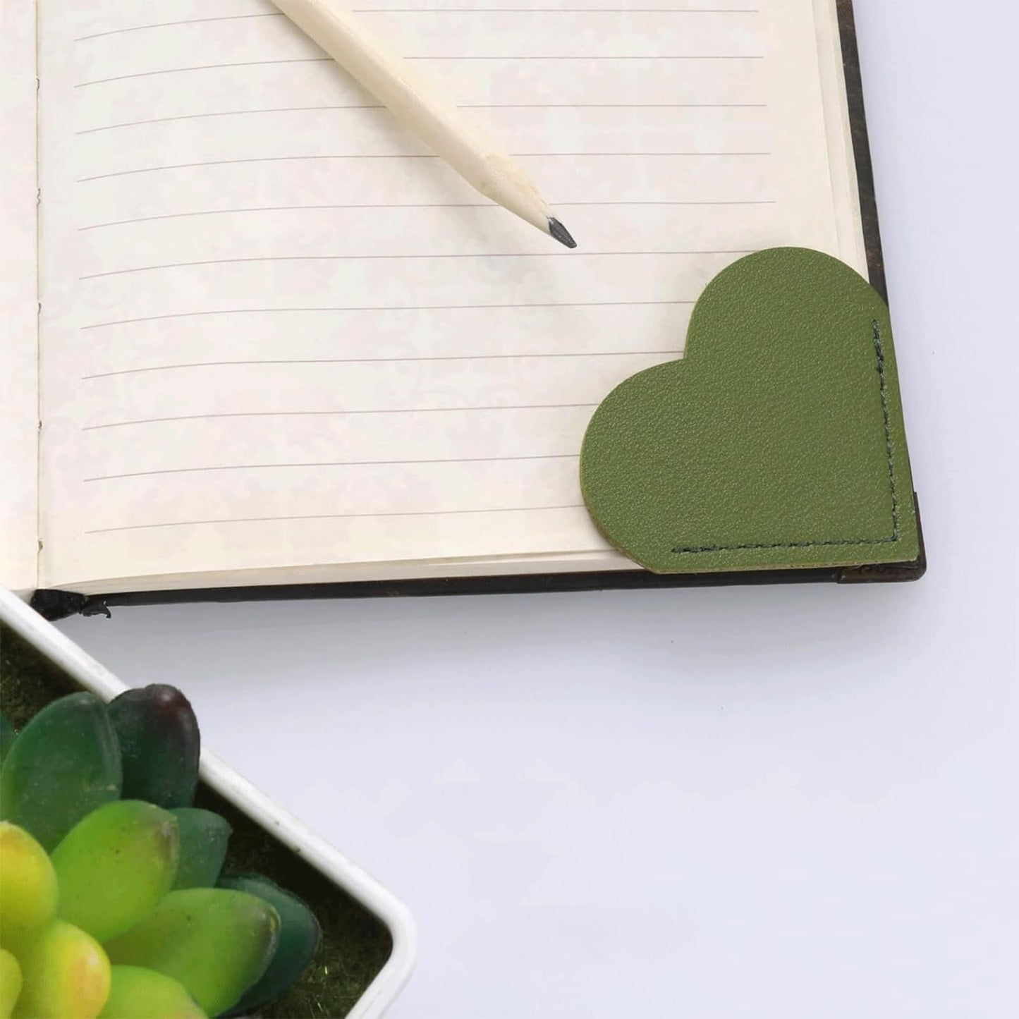 Leather Heart Bookmarks, Corner Page Clips for Women & Girls, Cute Handmade Book Accessories, Perfect Reading Gift for Book Lovers & Kids
