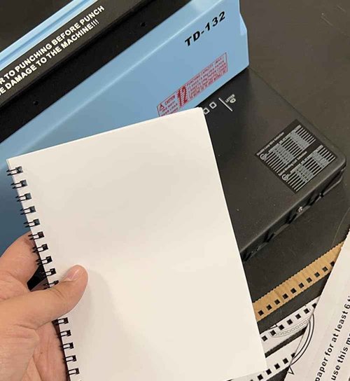 Manual Binding Machine Spiral Coil Binder, Spiral Binding Machine, Mefape Coil Binding Machine, Punching Max to 12 Sheets/Binding Max to 120 Sheets (TD-132)