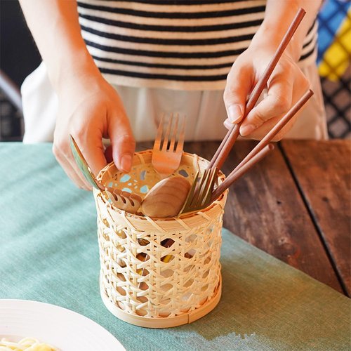QRZLP Rattan Pen Holder, Hand Woven Small Wicker Pen Cup Multi-Functional Woven Desk Organizer for Pencil, Office&Home Sundries, Makeup Brushes.