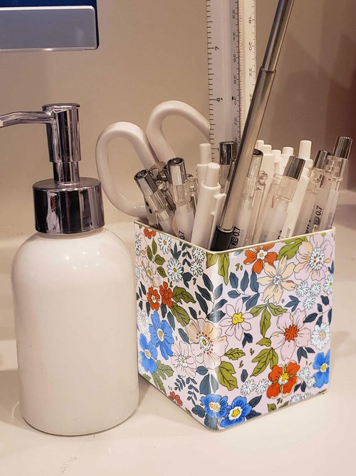 LEAZUL Pen Pencil Holder, Makeup Brush Holder,Ceramic Remote Control Holders Organizer with 2 Compartment Floral Multi-functional Office Organizers Storage Caddy Desk Tv Remote Holders Pink Flowers