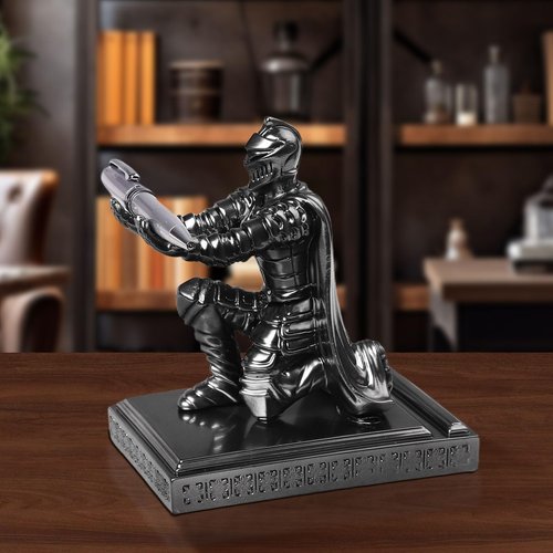 FACULX Windbreaker Soldier Knight Pen Holder Stand, Resin Mobile Phone Stand Desk Organizers, Medieval Style Office Desk Accessories Gift for Boyfriend Husband Dad Son, Silver (Not Include Pen)