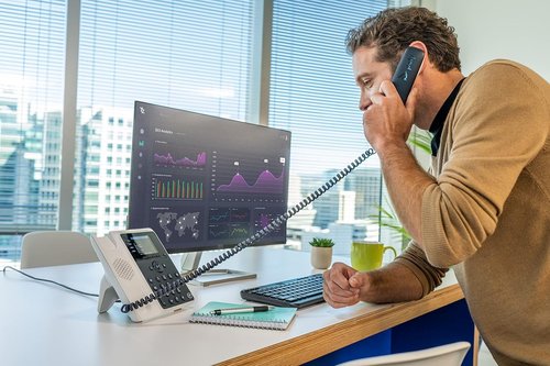 10x Poly Plantronics Edge E220 IP Desk Phone (82M87AA) Bundle Including: Phone Cleaner, Ethernet Cable, Fiber Cloth