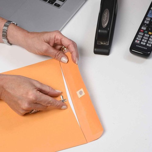 Quality Park Clasp Envelopes, 28lb, #97, 10 x 13 Inches, 250 Count of Kraft (37597), 10x13