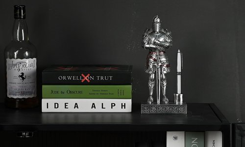 Amoysanli Knight Pen Stand Decoration Resin Pen Holder Art Craft Paperweight for Desktop Organizer Festival Gifts for Boyfriend Husband Dad Son(Silver)