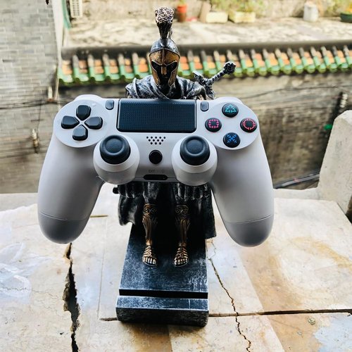 AMJUDOT Pen Holder Knight Pen Pencil Holder Phones Gamepad Stand Holder Mens Office Desk Accessories Resin Knight Statue