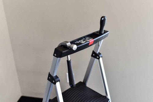 Rubbermaid 3-Step Ladder, Aluminum Lightweight Folding Step Stool with Project Top, Silver, Tested to US Safety Standards, No Assembly Required