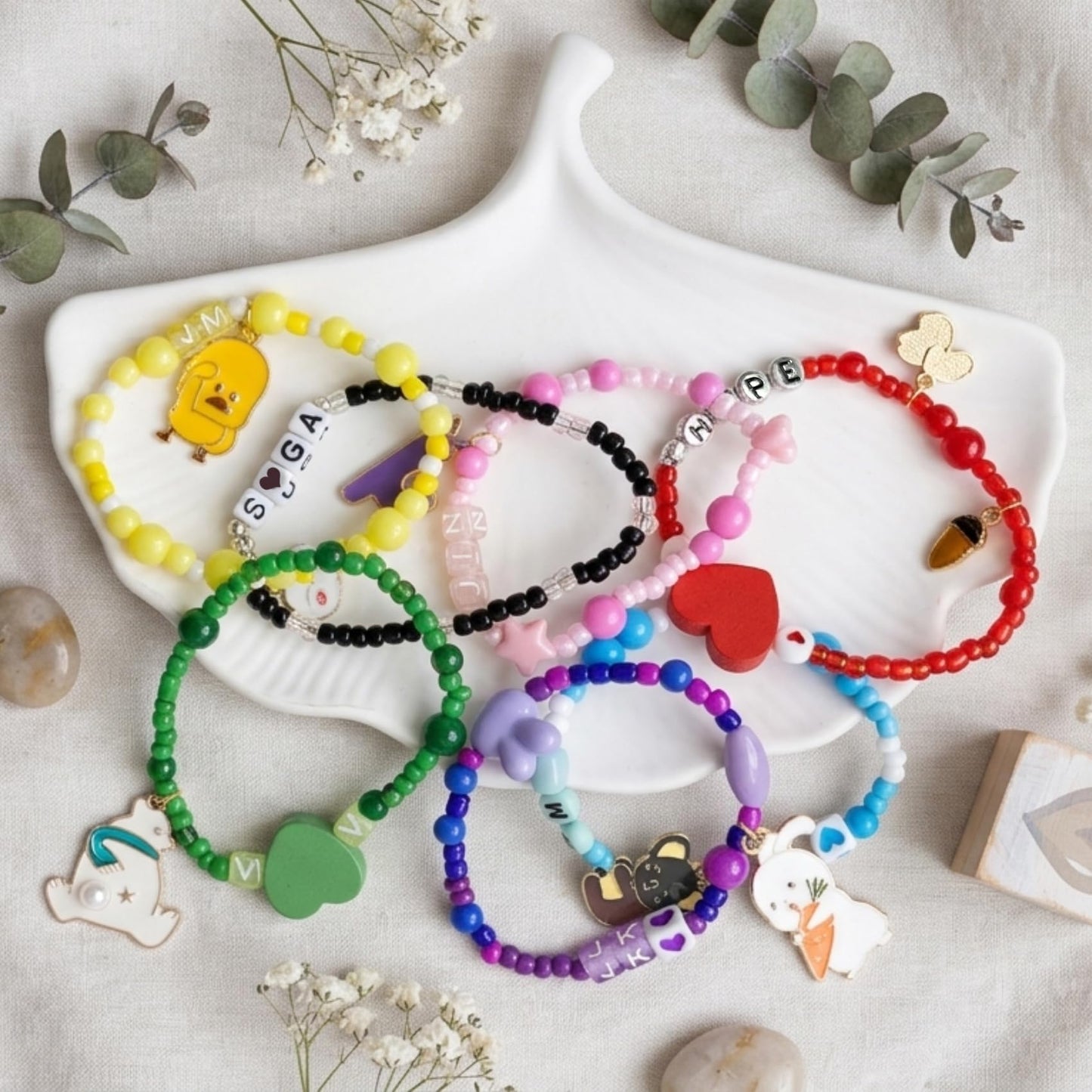 Fasmium 7 PCS Army‘s Bracelets Set - K-pop Inspired Friendship Beaded Bracelets with Letters & Charms - Unique Dream Jewelry Gifts Merch