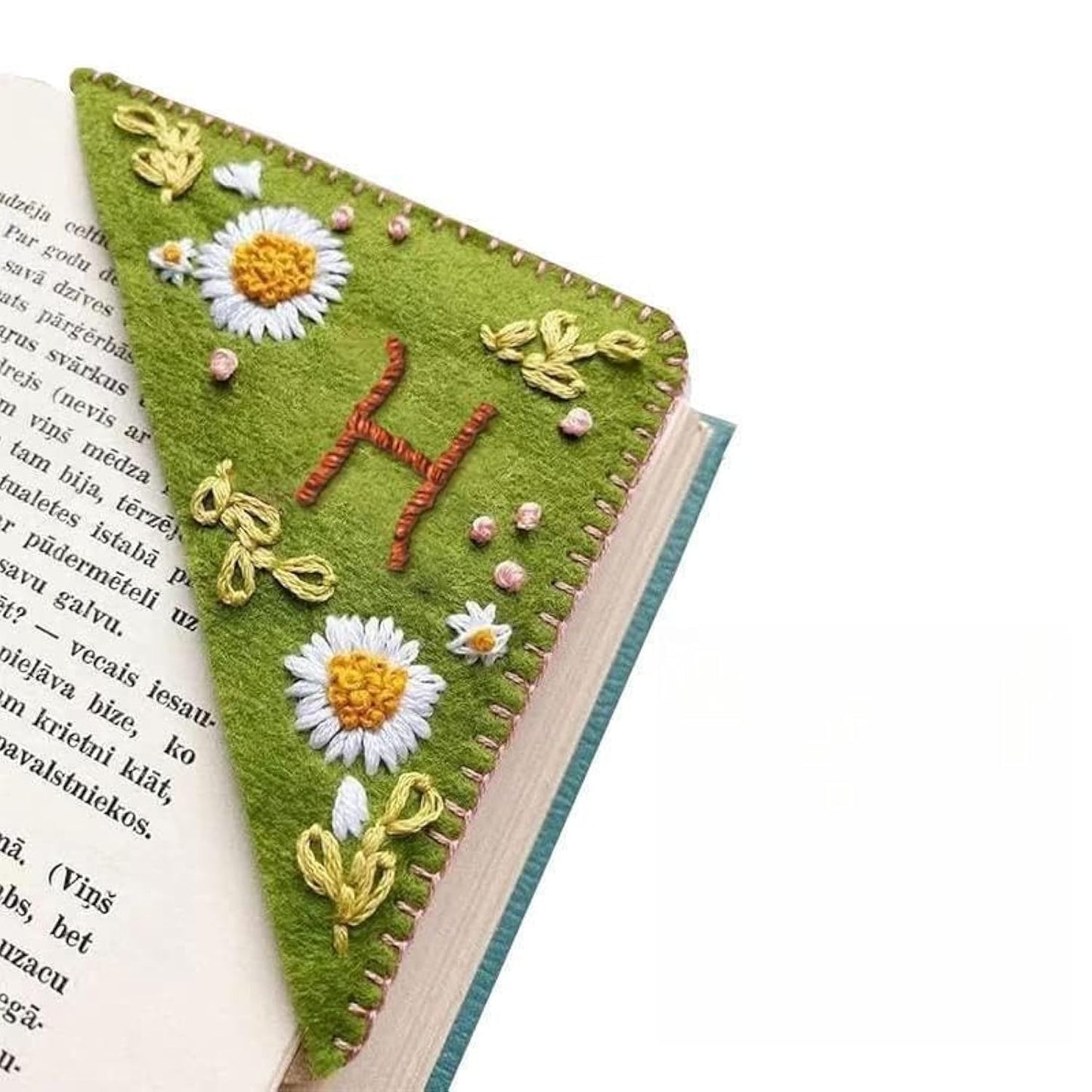 MOTEERLLU Personalized Hand Embroidered Corner Bookmark with A-Z Initial, Cute Book Markers for Reading Women, Book Lovers Gifts for Friends Mom & Teachers, 3.74"(Summer-h)