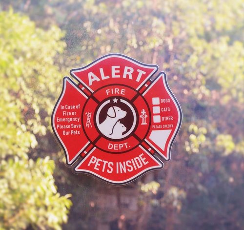 Pet Alert Stickers by PetSafe - Emergency Rescue Window Decals | 6 Pack with Bonus Wallet Card & Key Tag