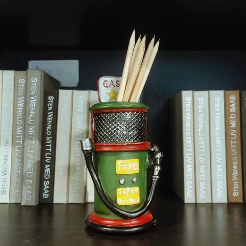 PARSAHO Oiler Pencil Holder Gas Pump Pencil Pen Holder Vintage Style Resin Desk Organizer for Home Office Bedroom