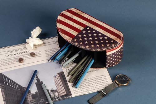 QIELIZI Leather Remote Caddy Desktop Organizer with 5 Spacious Compartments for TV Remotes/Media Controllers/Office Supplies (American Flag)