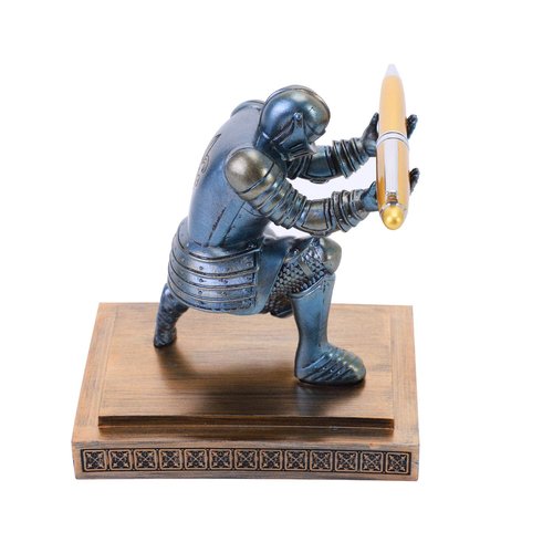 NCQIXIAO Knight Pen Holder Desk Ornament Resin Pencil Holders Desk Accessories and Organizer For Men with a Cool Pen (Blue)