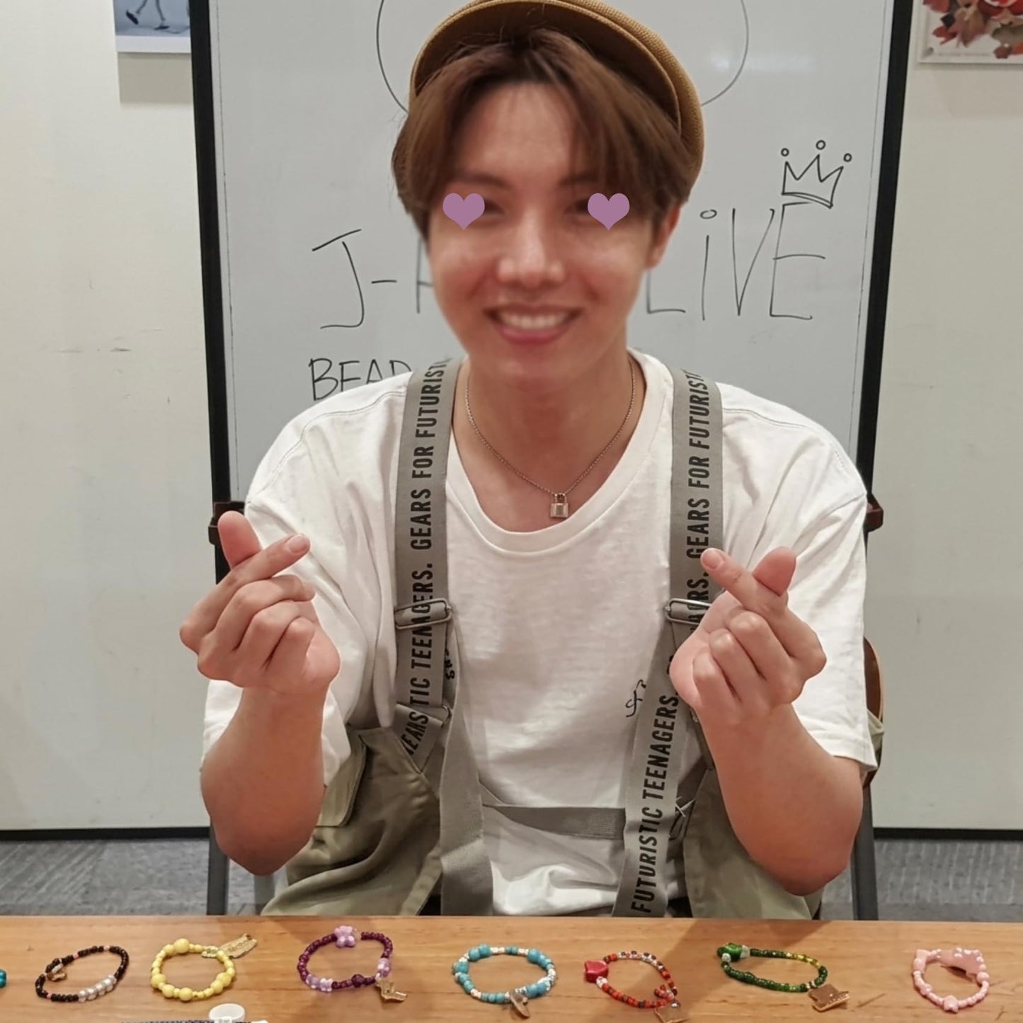 Fasmium 7 PCS Army‘s Bracelets Set - K-pop Inspired Friendship Beaded Bracelets with Letters & Charms - Unique Dream Jewelry Gifts Merch