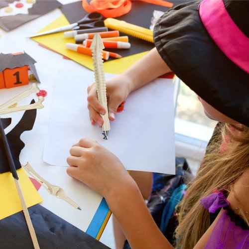 200 Pcs Bone Pens Bulk Skeleton Finger Ballpoint Pen Novelty Nursing Pens Individual Wrapped Black Ink Pens for Doctor Nurses, Halloween Kid Present Party Favor School Office Supply (200)