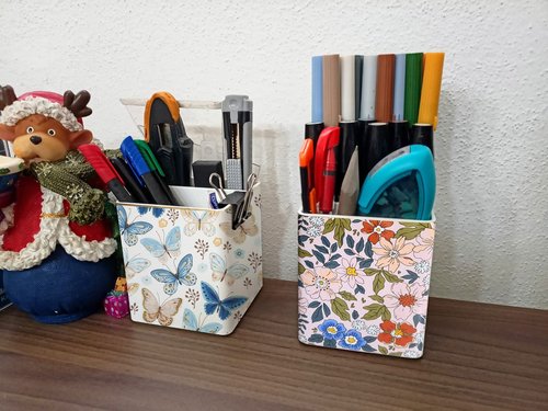 LEAZUL Pen Pencil Holder, Makeup Brush Holder,Ceramic Remote Control Holders Organizer with 2 Compartment Floral Multi-functional Office Organizers Storage Caddy Desk Tv Remote Holders Pink Flowers