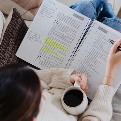 The Bible in a Year A 52-Week Study for Women Spiral Bible Study Guide A Beautiful Plan Year in the Bible (A5)