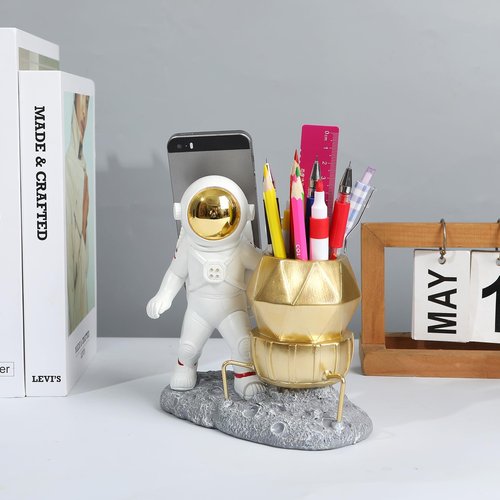 UREYMX Astronaut Pen Pencil Holder with Phone Stand Resin Spaceman Pencil Holder Desk Pen Holder Organizer Decorative Accessories Suitable Office Classroom Home Creative Gifts for Adults and Kids