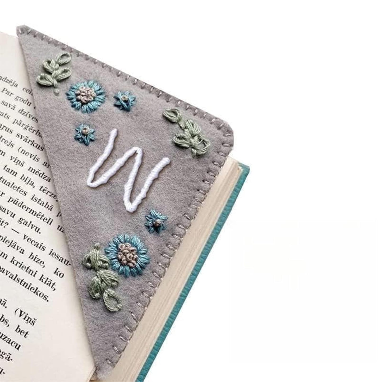 MOTEERLLU Personalized Hand Embroidered Corner Bookmark with A-Z Initial, Cute Book Markers for Reading Women, Book Lovers Gifts for Friends Mom & Teachers, 3.74"(Winter-w)